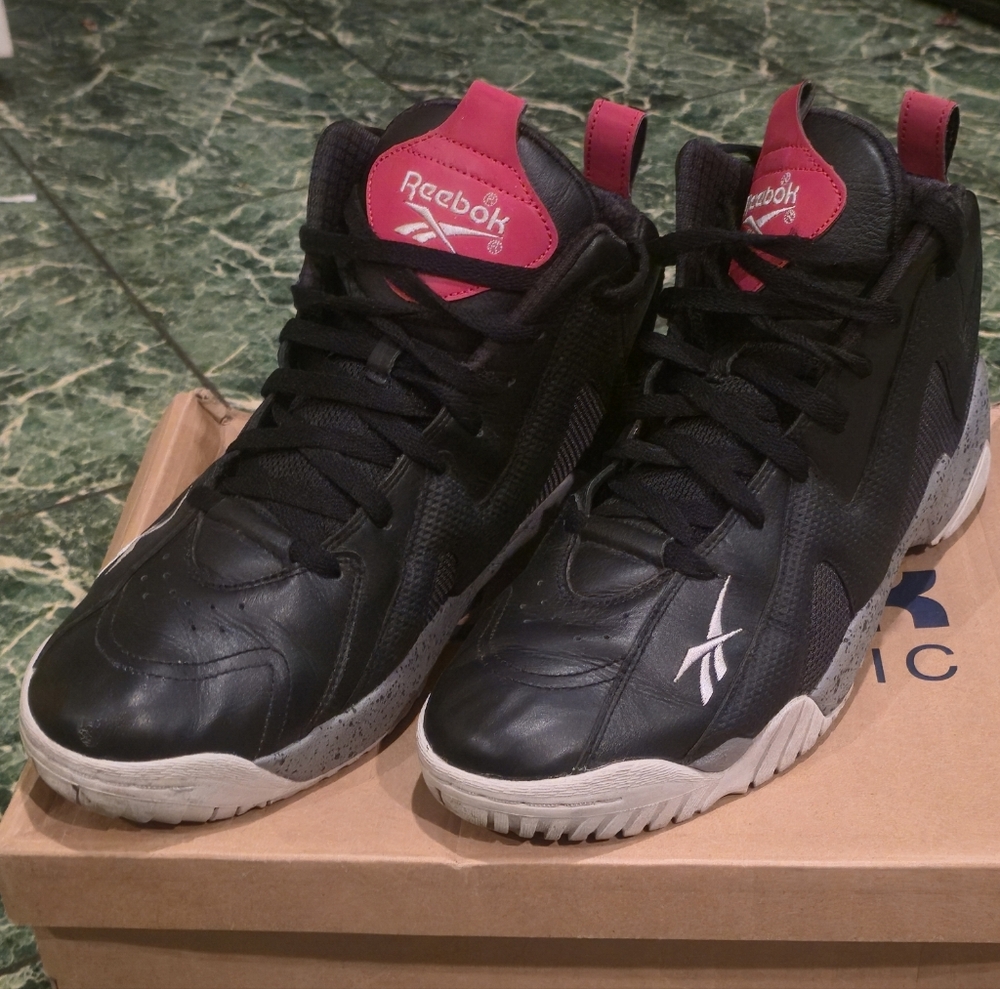 Reebok Kamikaze II “Overcast”
Black/Solid Grey-Flat Grey-Red Rush-Steel